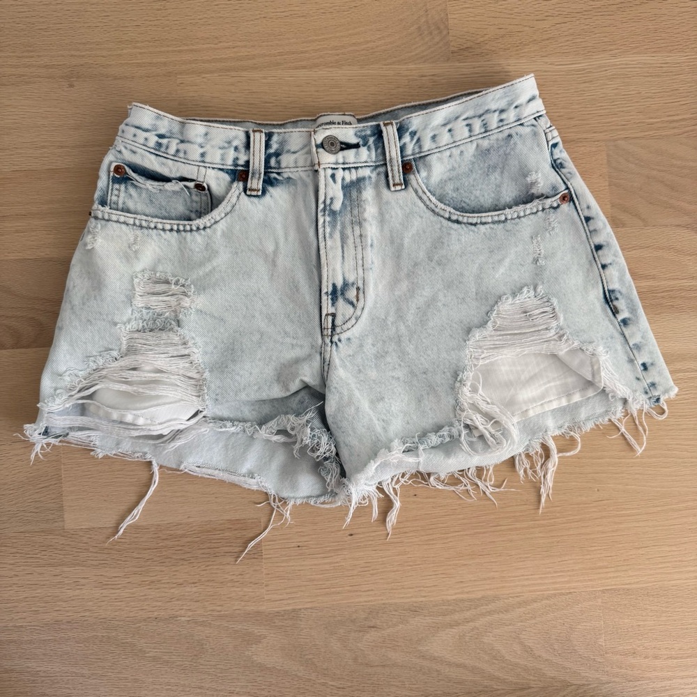 Abercrombie & Fitch The Boyfriend Short Mid Rise Denim‎ Distressed Shorts